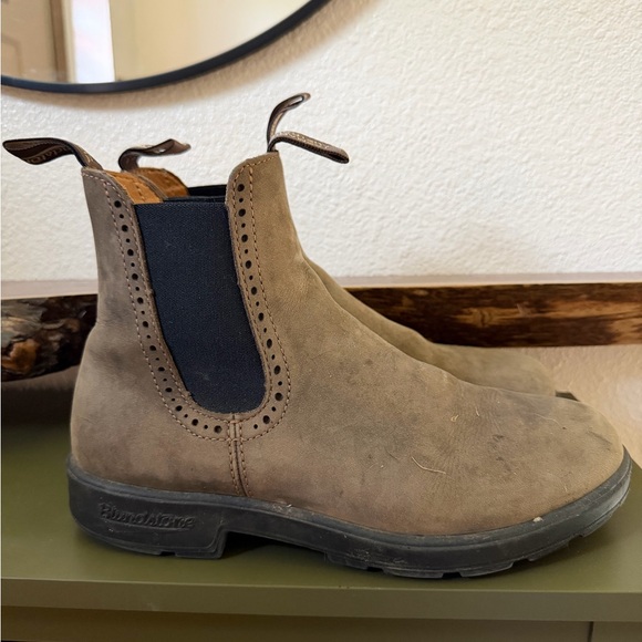 Blundstone Shoes - Blundstone Women’s Chelsea Boot in Rustic Brown